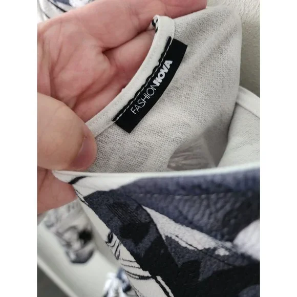 Fashion Nova Bodysuit size small - Picture 2 of 4